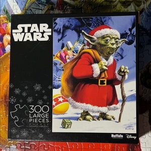 🧩 300 Large Piece Disney Star Wars “Holiday Yoda”. Great holiday gift! Complete.